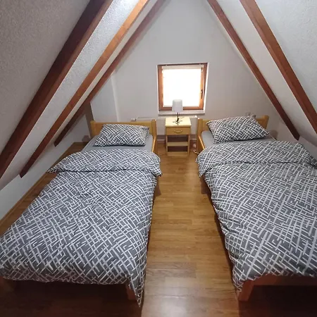 Vikendica Mila بيت للعطل